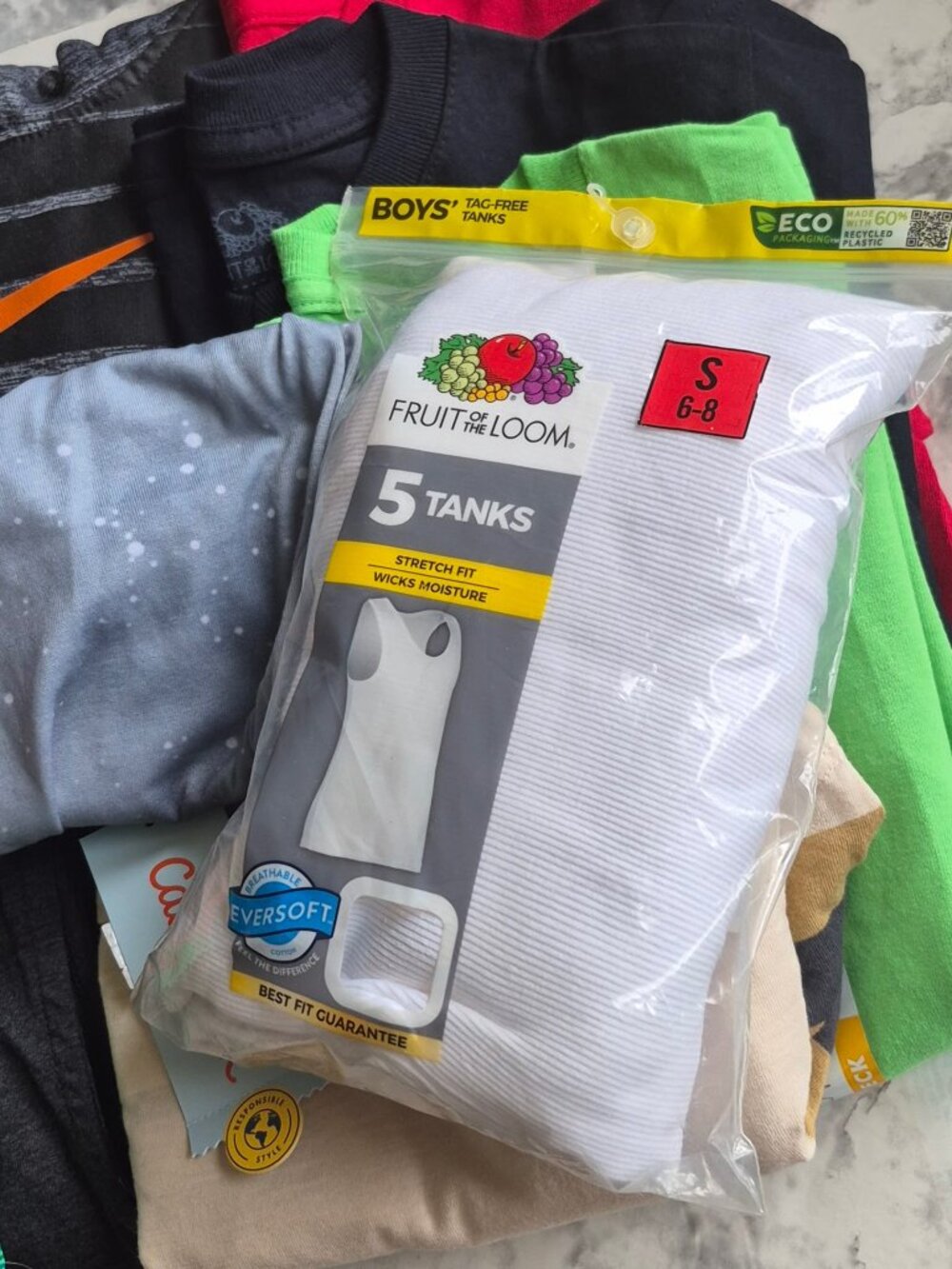 Bundle of 17 Pieces of Boys Clothes Size Small (6/7)